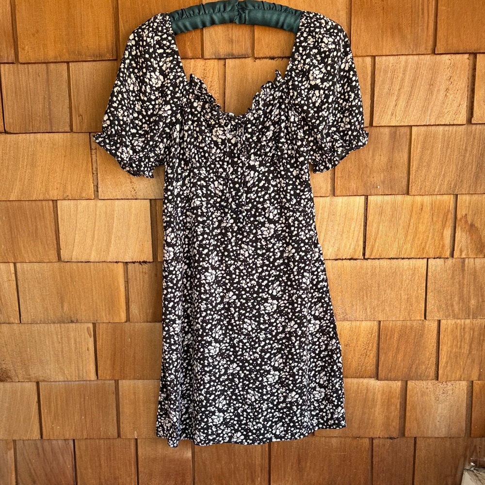 Missguided Monochrome Floral Puff Sleeve Mini Dress
